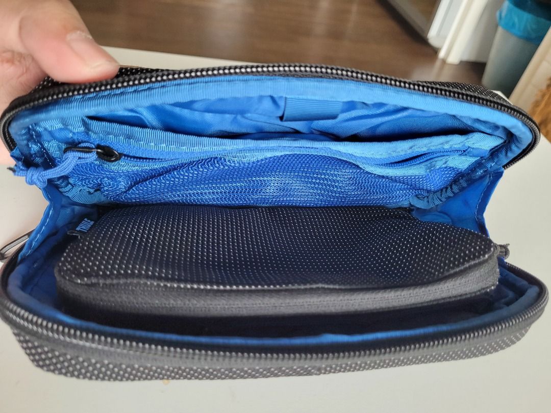 Thule Crossover 2 Travel Organiser, Men's Fashion, Watches