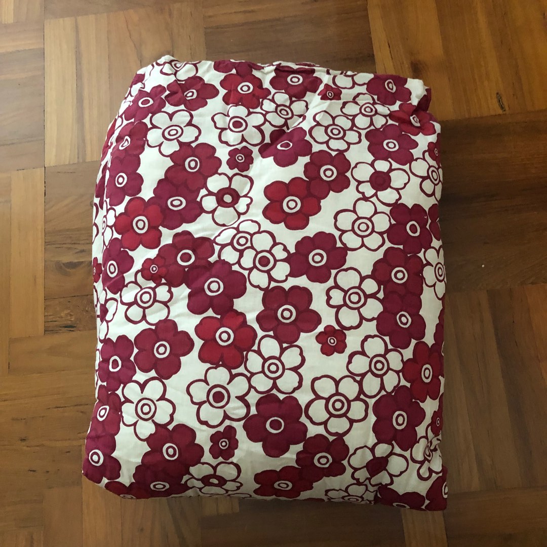 Twin sized ikea quilt, Furniture & Home Living, Bedding & Towels on