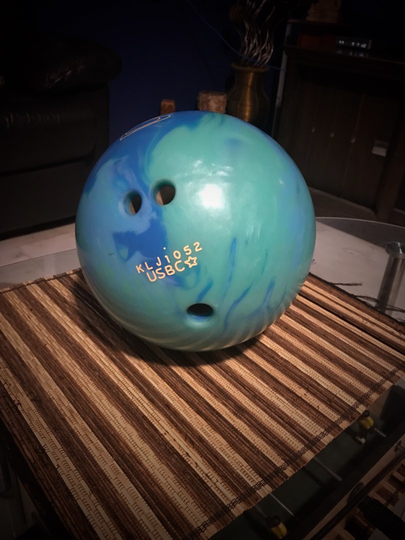 Bola dan beg bowling, Sports Equipment, Sports & Games, Billiards & Bowling on Carousell