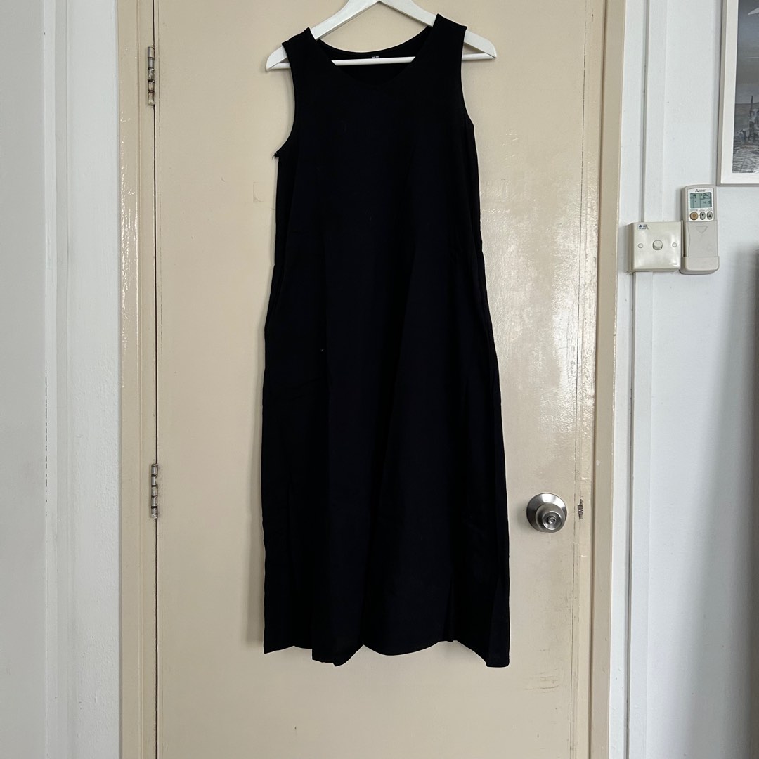 Uniqlo minimalist black maxi dress S, Women's Fashion, Dresses & Sets