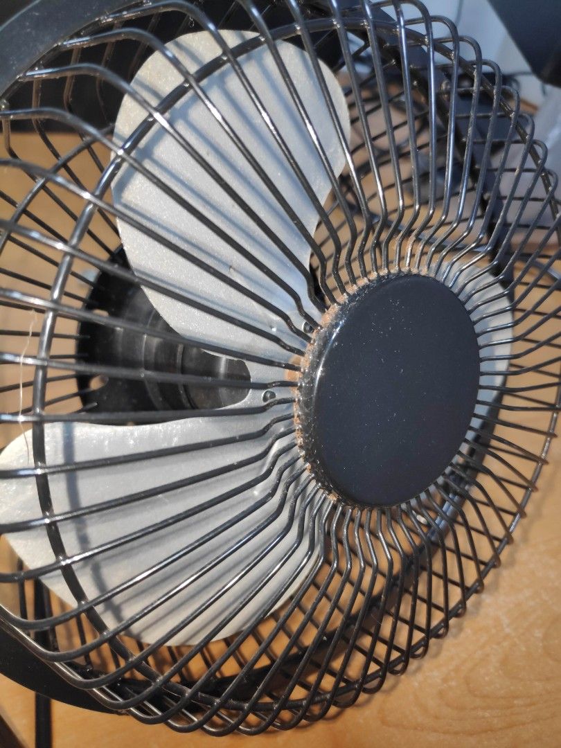 USB desk fan (metal blade), Furniture & Home Living, Lighting & Fans, Fans on Carousell