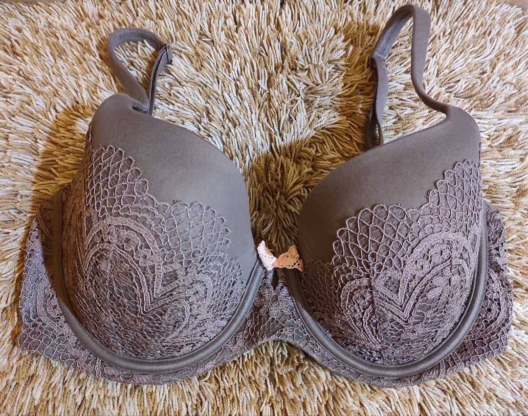 Victorias Secret 32DDD/34DD (Category: Undergarments & Loungewear) located in Rizal. Submitted by kline13 (Listing ID 1216246138, Image 1). Description: .