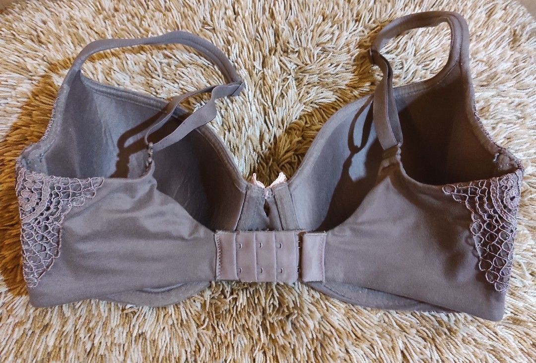 Victorias Secret 32DDD/34DD (Category: Undergarments & Loungewear) located in Rizal. Submitted by kline13 (Listing ID 1216246138, Image 2). Description: .