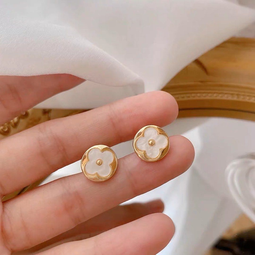 Simple gold ear tops sales