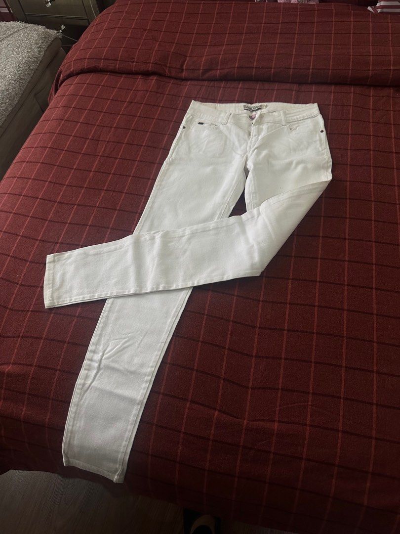 Zara trf white skinny jeans (Category: Jeans) located in Manila. Submitted by cathycart (Listing ID 1216073192, Image 2). Description: Zara skinny low waist white jeans.