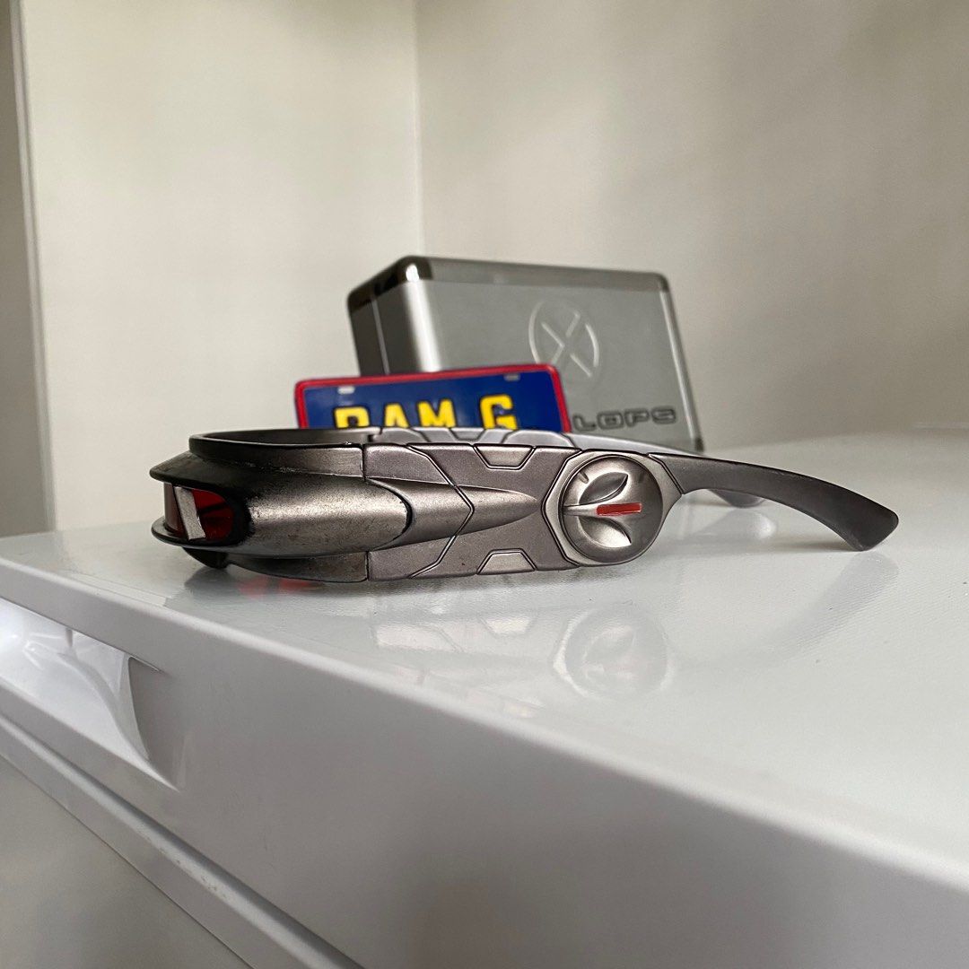 2007 XMen Cyclops Visor Replica with case, Men's Fashion, Watches