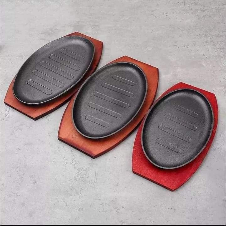 555 CAST IRON STEAK SIZZLING PLATTER PLATE, Furniture & Home Living