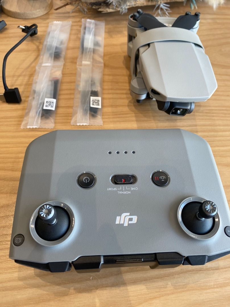 週間売れ筋 DJI 中古品 MINI2 ホビーラジコン - thewildharesaloon.net