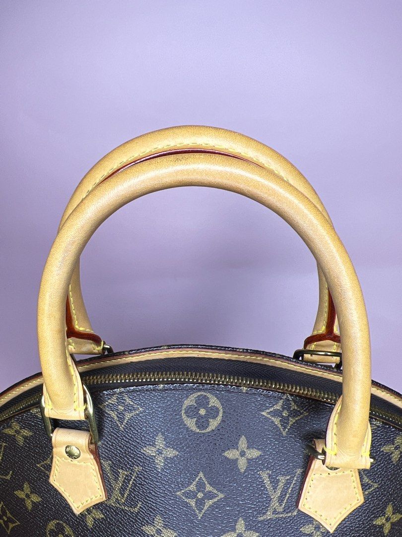 💯 LV Ellipse MM bag (Category: Luxury Bags & Wallets) located in Quezon City. Submitted by carlarey (Listing ID 1212886061, Image 2). Description: LV Ellipse Monogram Size: 16.1-12.2″ x H12.2″ x 7.1″ With Dustbag and padlock Ỉn excellent condition Price: 65,000.