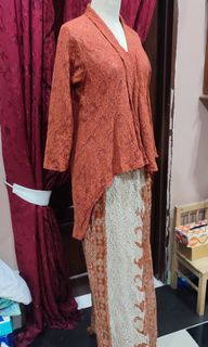 Ala2 kebaya moden lace kain batik sutera