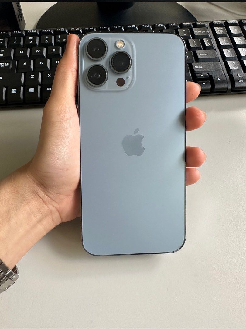 Apple IPhone 13 Pro Max 1TB (Category: iPhone 13 Series) located in Pasay City. Submitted by strutstella (Listing ID 1212818311, Image 3). Description: I don’t reply to low ballers and I autoblock also if you don’t have money to buy it at this price then don’t message. Don’t waste my time :) No scratches or dents Will come with 1 orig iPhone MagSafe case And 1 pop sockets original white case Test everything upon meet up Comes with box Battery hea