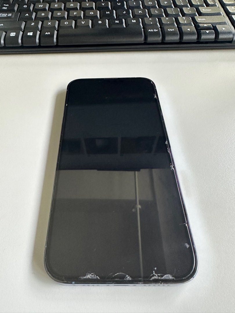 Apple IPhone 13 Pro Max 1TB (Category: iPhone 13 Series) located in Pasay City. Submitted by strutstella (Listing ID 1212818311, Image 1). Description: I don’t reply to low ballers and I autoblock also if you don’t have money to buy it at this price then don’t message. Don’t waste my time :) No scratches or dents Will come with 1 orig iPhone MagSafe case And 1 pop sockets original white case Test everything upon meet up Comes with box Battery hea