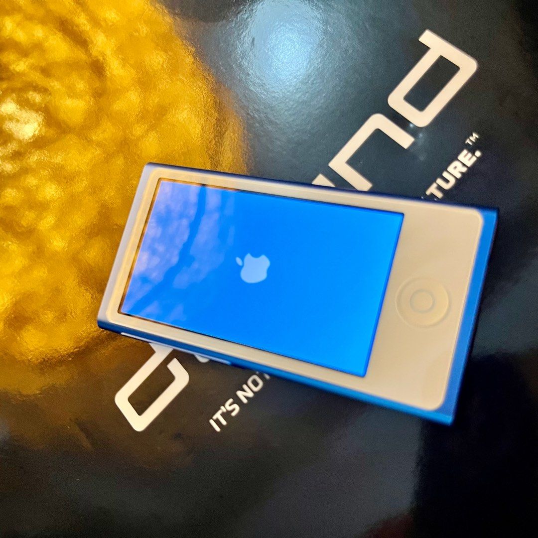Apple iPod Nano 7th Generation Limited Edition Blue, Audio, Portable