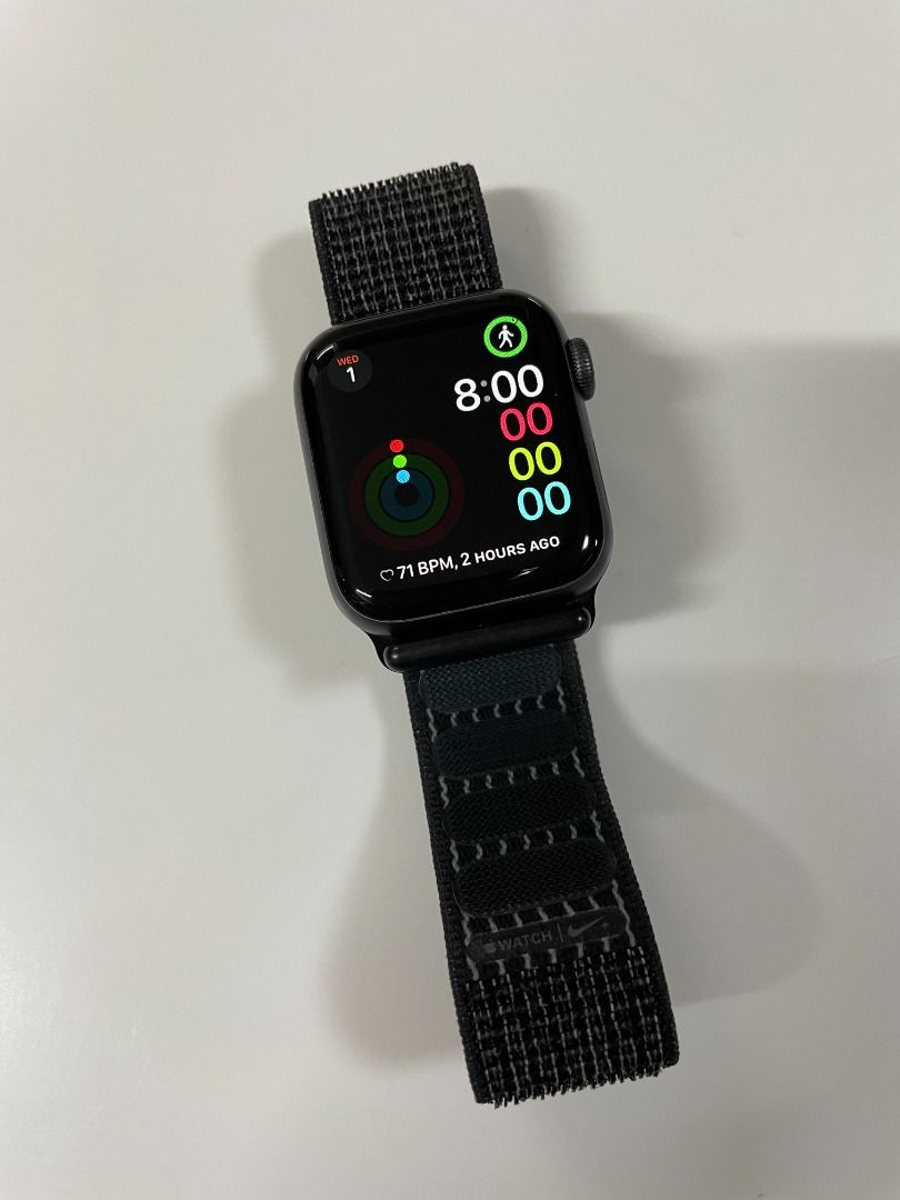 Apple Watch Nike Series 4 40mm with Black Nike Sport Loop GPS