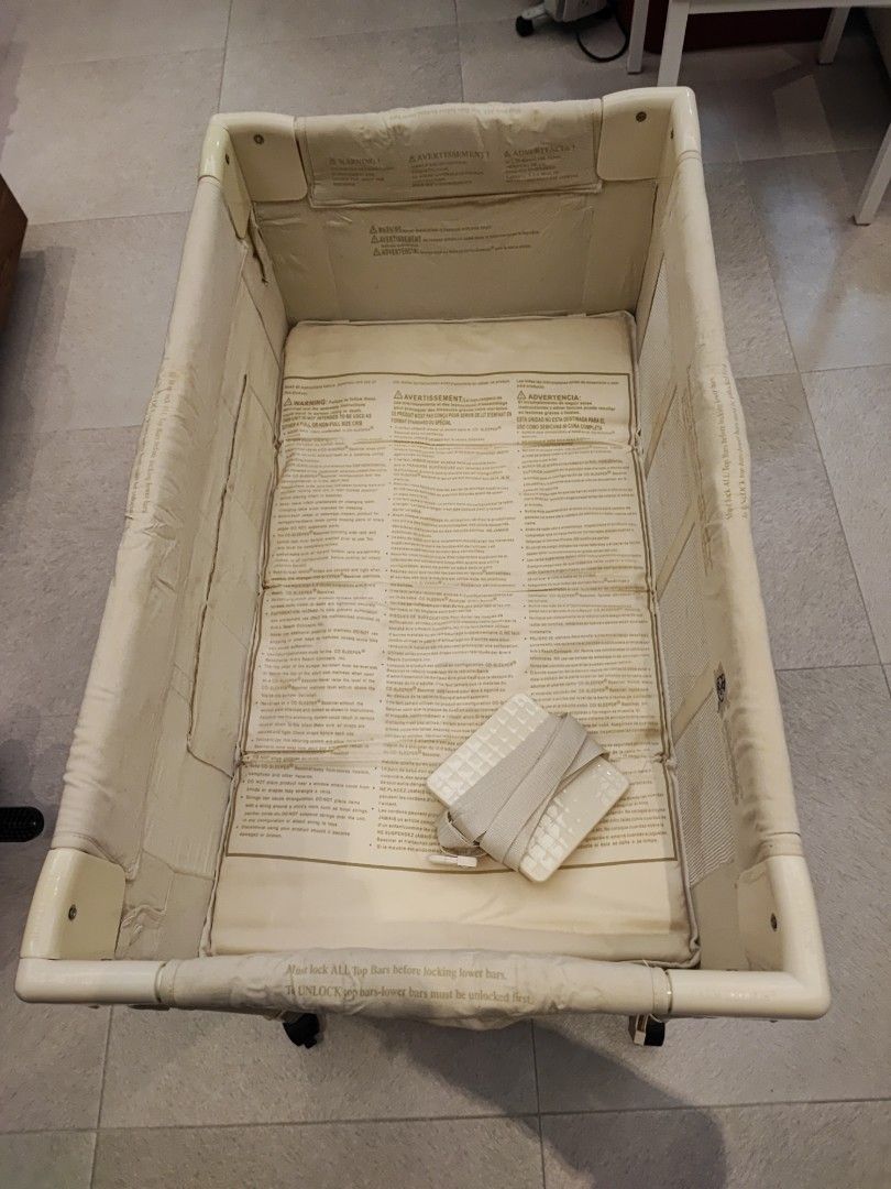 Arms Reach Co Sleeper Cot Crib, 兒童＆孕婦用品, 兒童傢具, 兒童傢具 嬰兒床 Carousell