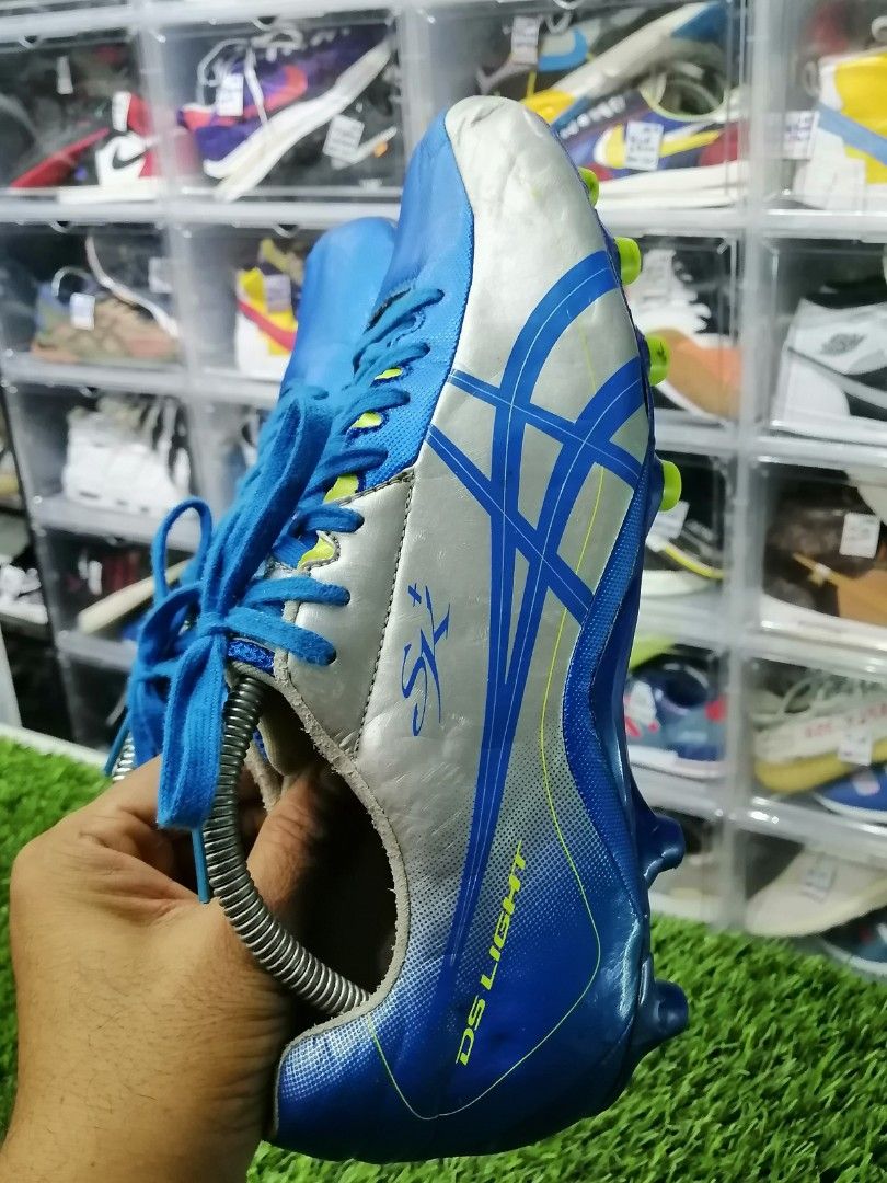 Asics DS Light 8UK 42.5euro 27cm Sports Equipment Sports Games