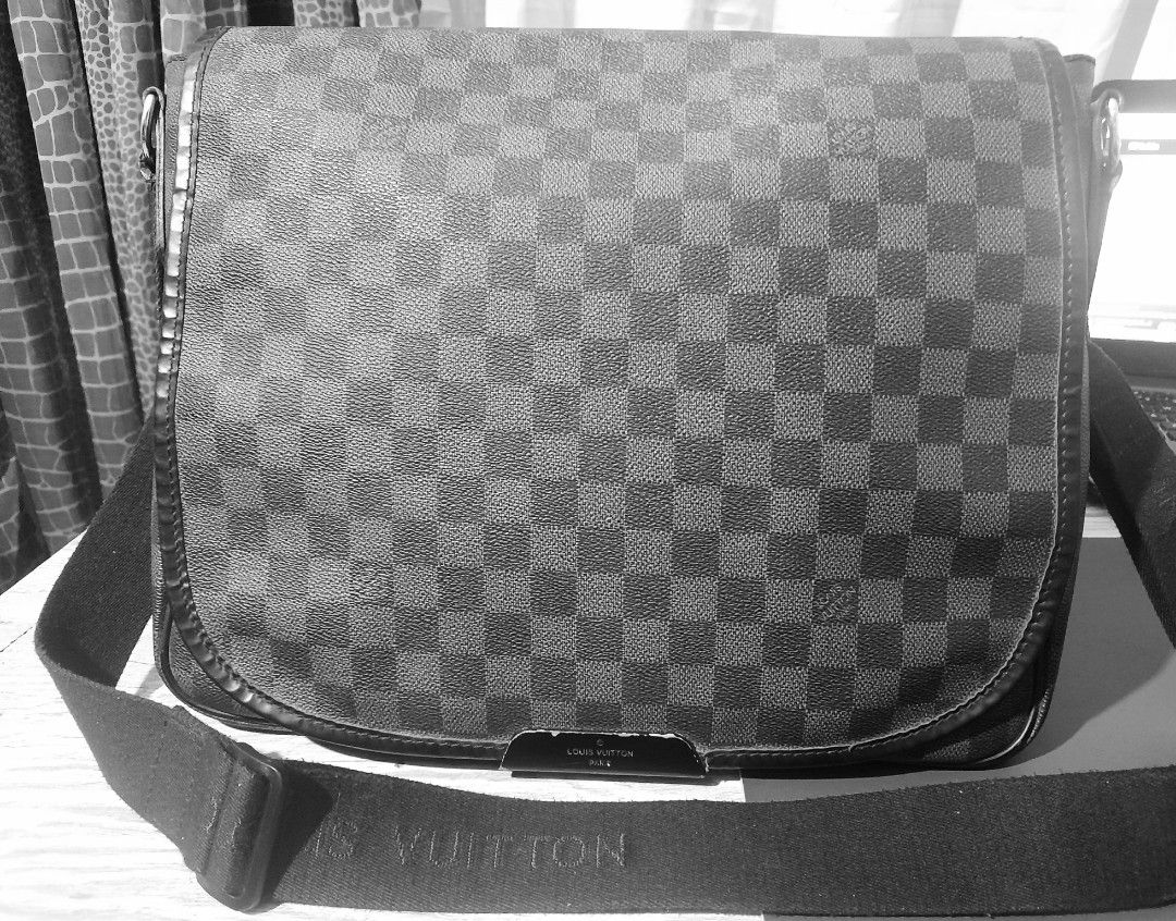 Louis Vuitton Damier Graphite Canvas Daniel GM Messenger Bag Louis