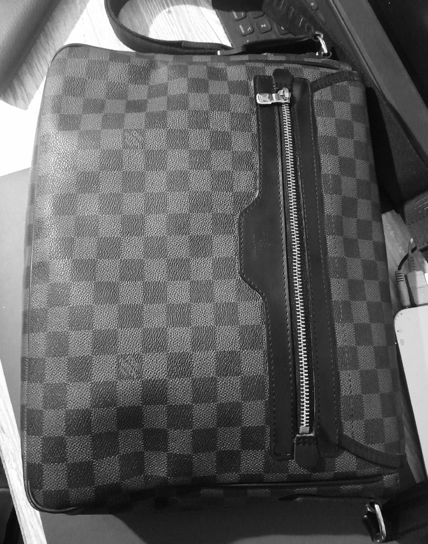 Almost Brand New LV Damier Graphite Daniel GM Messenger, Luxury, Bags &  Wallets on Carousell