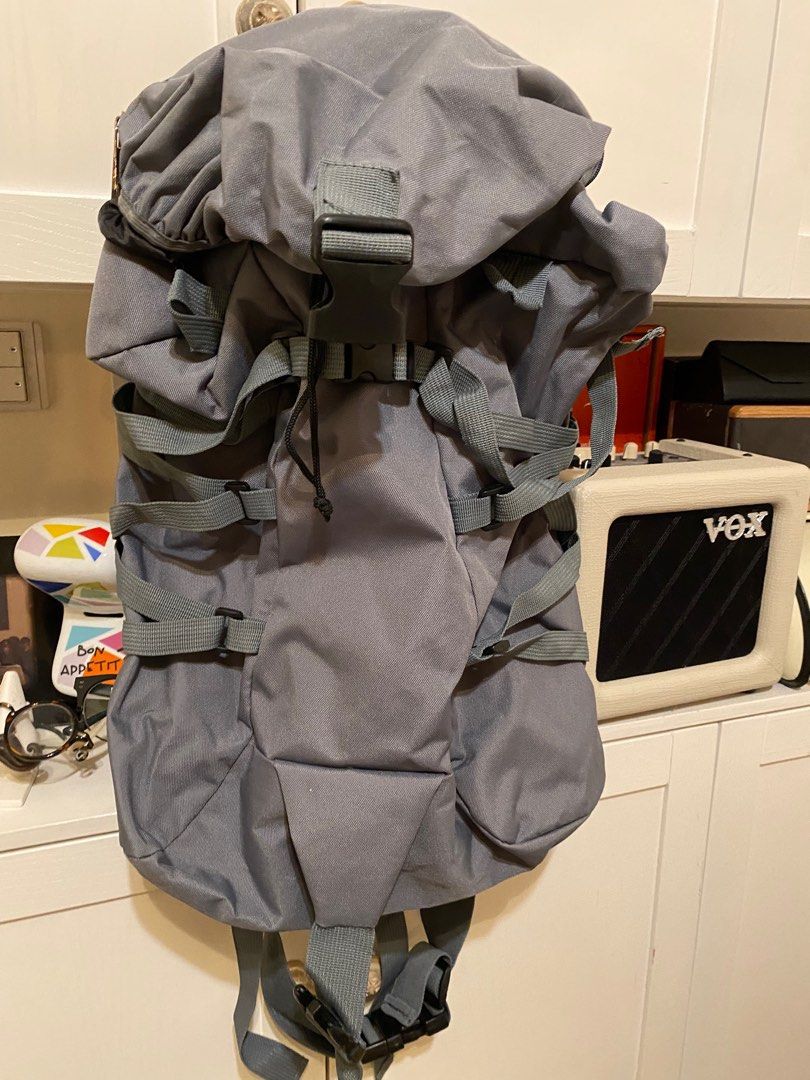 Backpack （分類：背包）位於 Hong Kong。 由 spotlessmind331 提交（商品編號 1207828776，圖片 2）。簡介： 大容量背囊，材料堅韌。