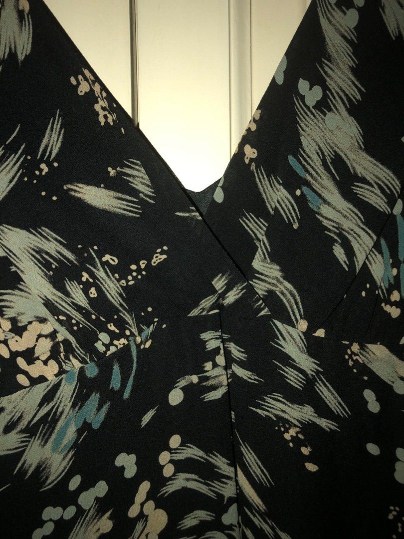 BCBG Max Azria silk dress (Category: Dresses) located in Mandaluyong City. Submitted by applebss (Listing ID 1212969623, Image 3). Description: Printed blue 100% silk cocktail dress . Bought for Php 12000. Used once only.