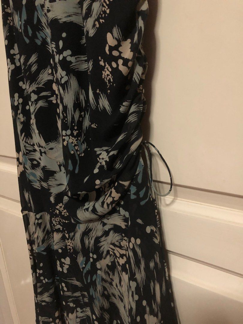 BCBG Max Azria silk dress (Category: Dresses) located in Mandaluyong City. Submitted by applebss (Listing ID 1212969623, Image 2). Description: Printed blue 100% silk cocktail dress . Bought for Php 12000. Used once only.