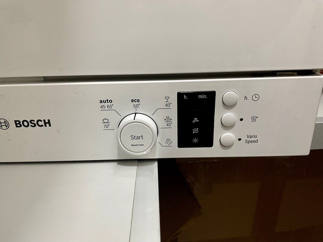 Bosch Series 4 Freestanding compact tabletop dishwasher 55 cm White