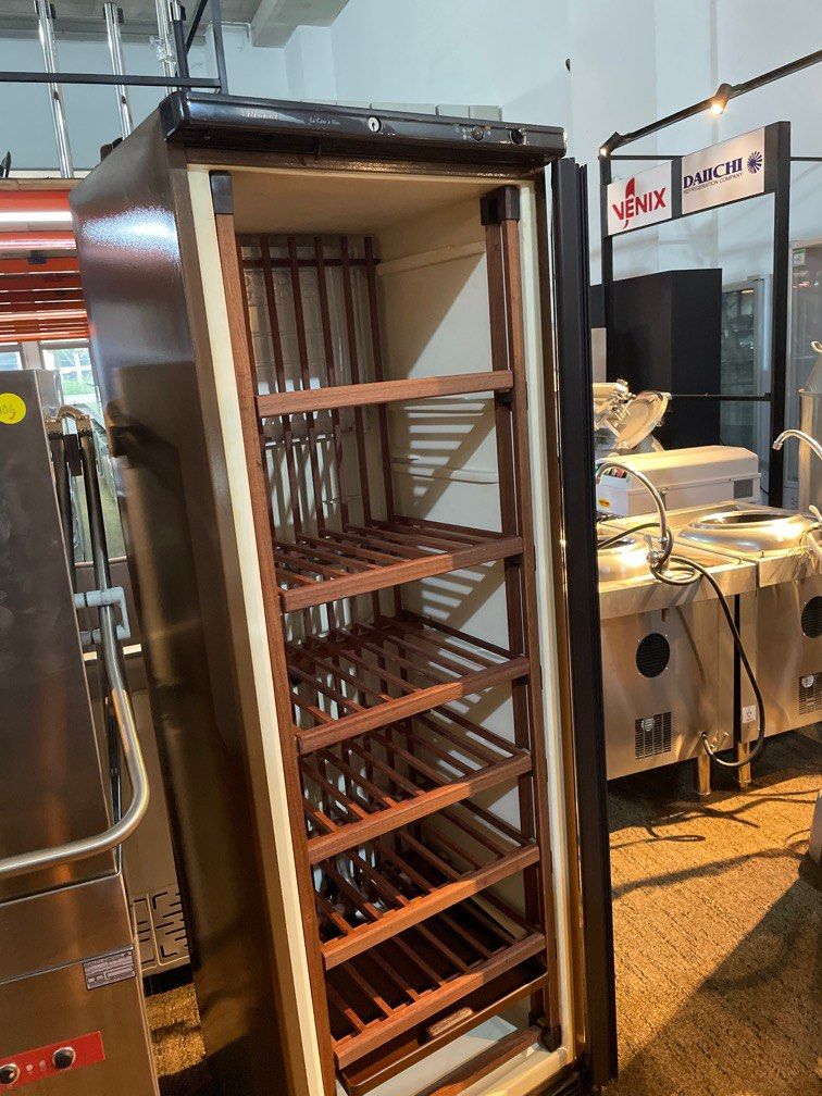 Brandt wine chiller / wine cooler, TV & Home Appliances, Kitchen