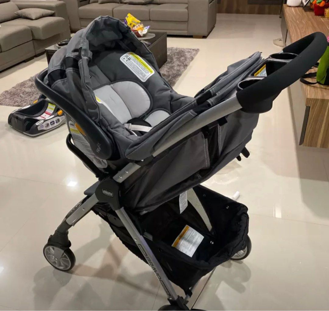 Chicco mini bravo sport car seat carrier 90 like new Babies