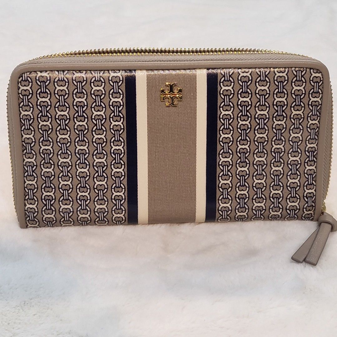 Clearance Tory Burch Long Zipped Wallet Luxury Bags Wallets on Carousell