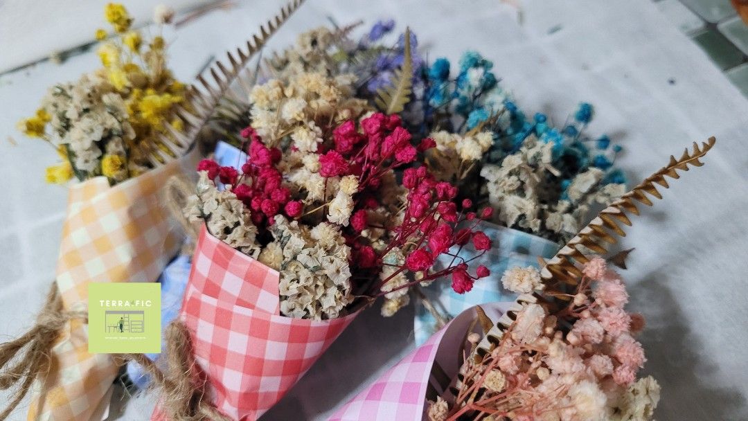 Colourful Bunga Rampai (Mini Table Bouquets), Hobbies & Toys ...