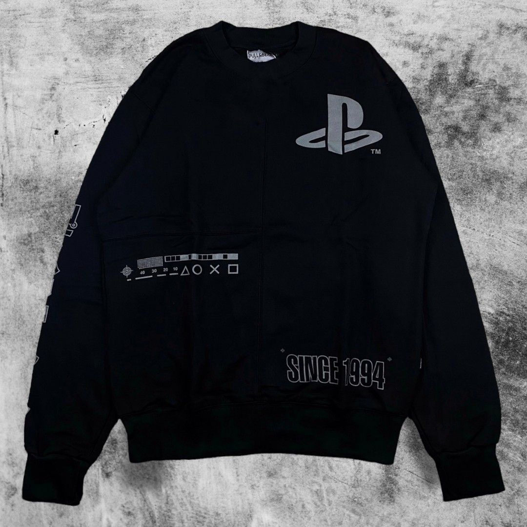 Crewneck PlayStation X Pull Bear Hitam Fesyen Pria Pakaian Baju Luaran di Carousell