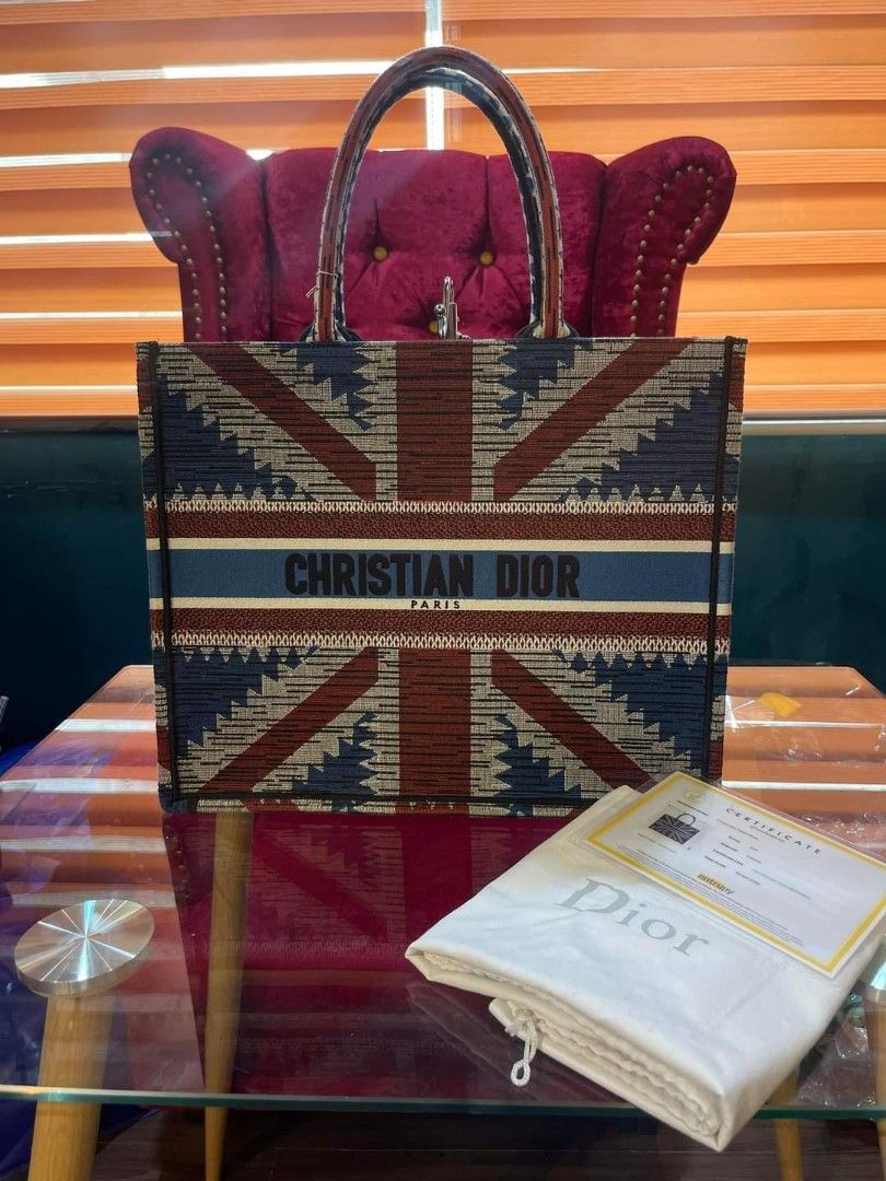 Dior (Category: Luxury Bags & Wallets) located in Butuan. Submitted by jen_pre (Listing ID 1212841751, Image 1). Description: .