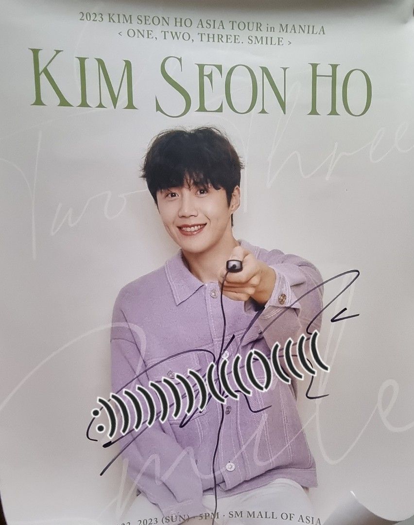 Hello Seonahads! Is anyone selling a signed Kim SeonHo memorabilia?  Anything really, a photo, poster, polaroid, magazine, anything! It's a  birthday gift for a very special and brave person. I'm located in