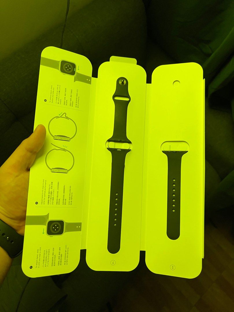 FOR SALE Apple Watch SE Series 1 Space Gray, 44MM Complete straps