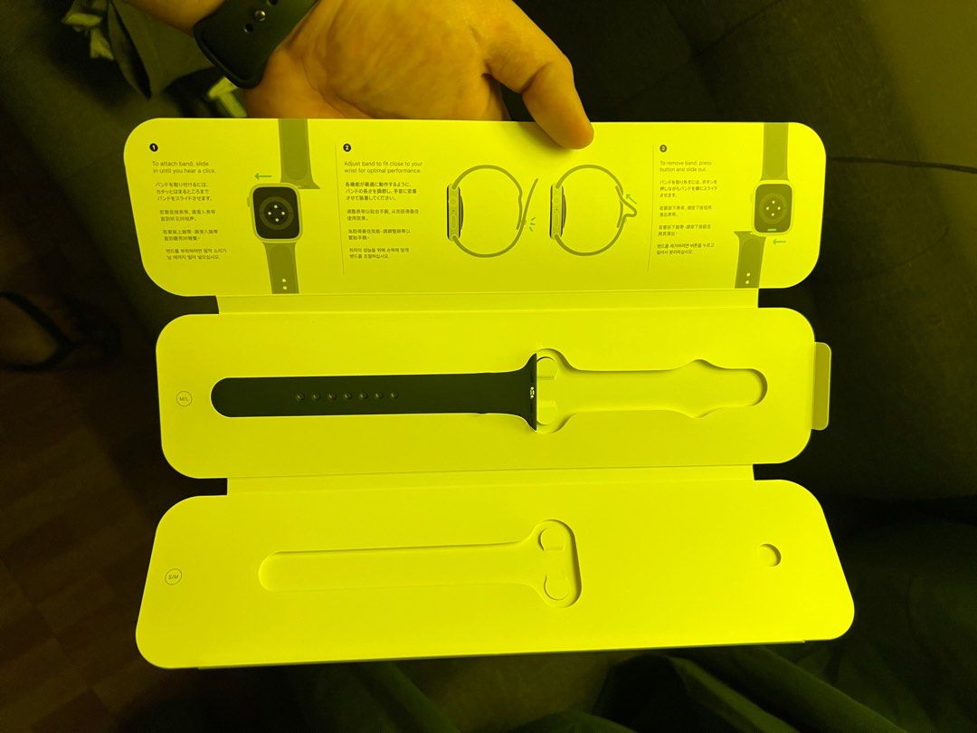 FOR SALE Apple Watch SE Series 1 Space Gray, 44MM Complete straps