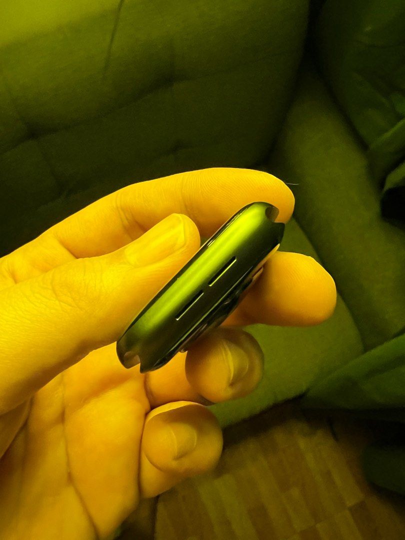 FOR SALE Apple Watch SE Series 1 Space Gray, 44MM Complete straps