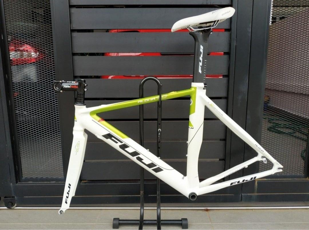 FUJI AERO TT ROADBIKE FRAMESET