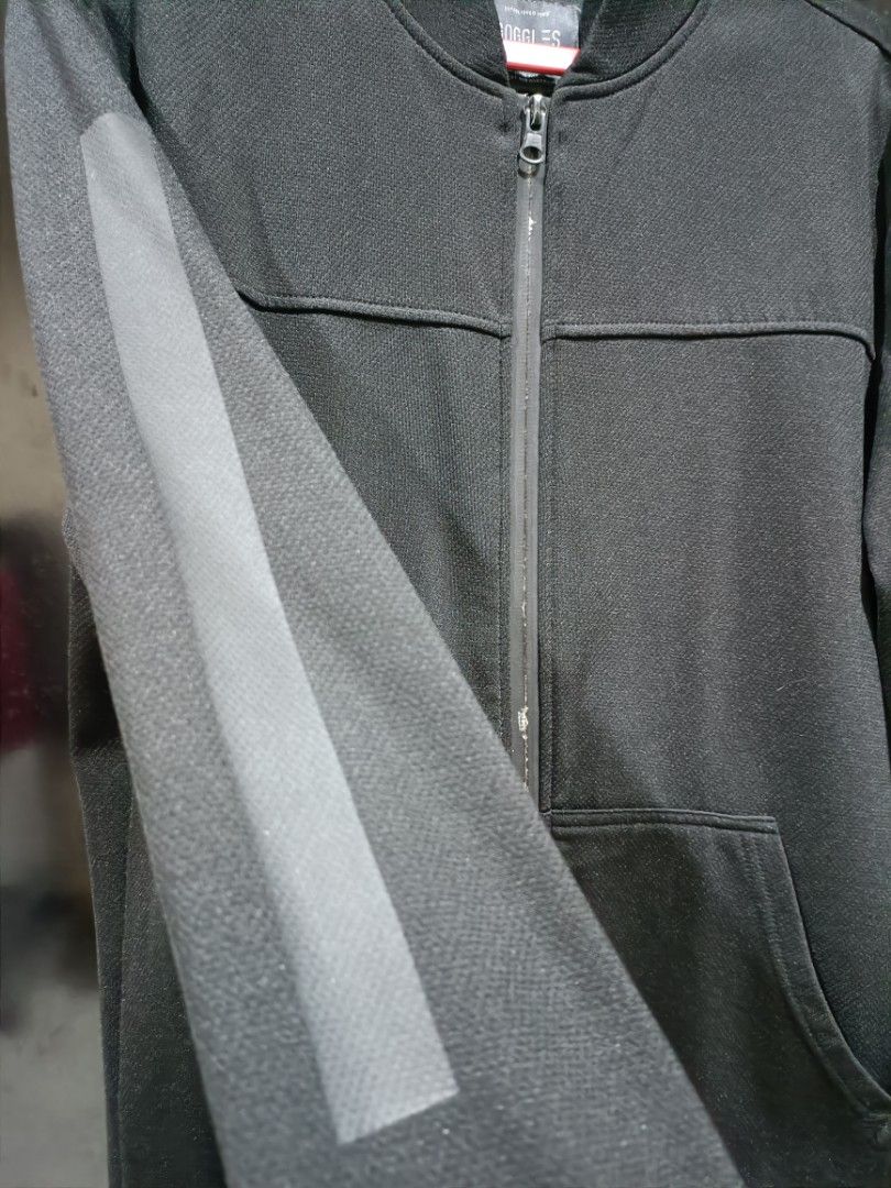 Goggles Jacket (Category: Coats, Jackets and Outerwear) located in Kuala Terengganu. Submitted by makrozog (Listing ID 1212919625, Image 2). Description: nego RM60 srs buyer call kosong179070945 ..condition padu area kuala nerus terengganu..postage free.