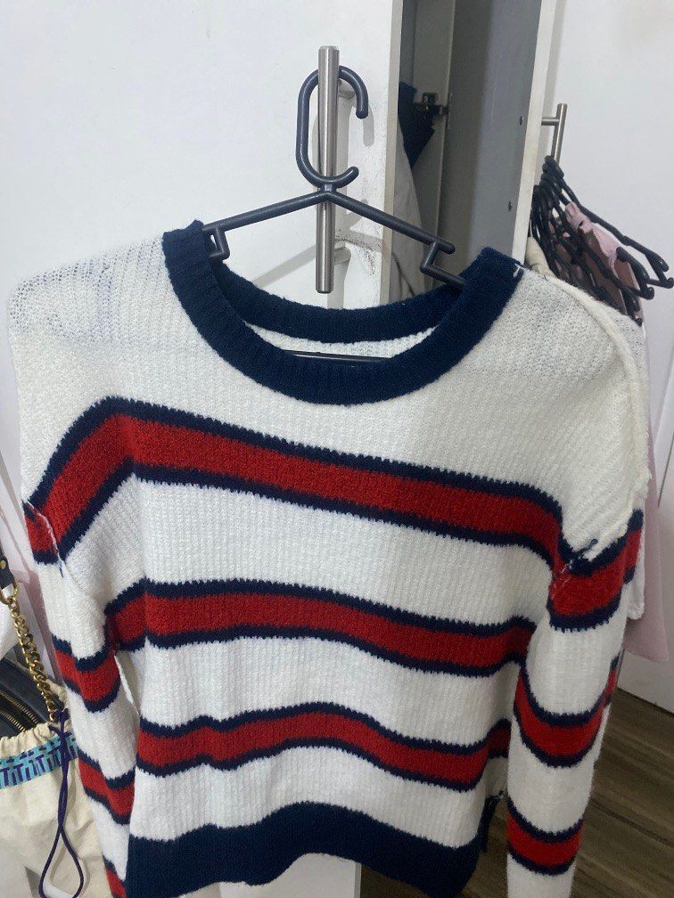 H&M Stripes Sweater (Category: Longsleeves) located in Bacoor. Submitted by decluteringaj (Listing ID 1212991976, Image 1). Description: .