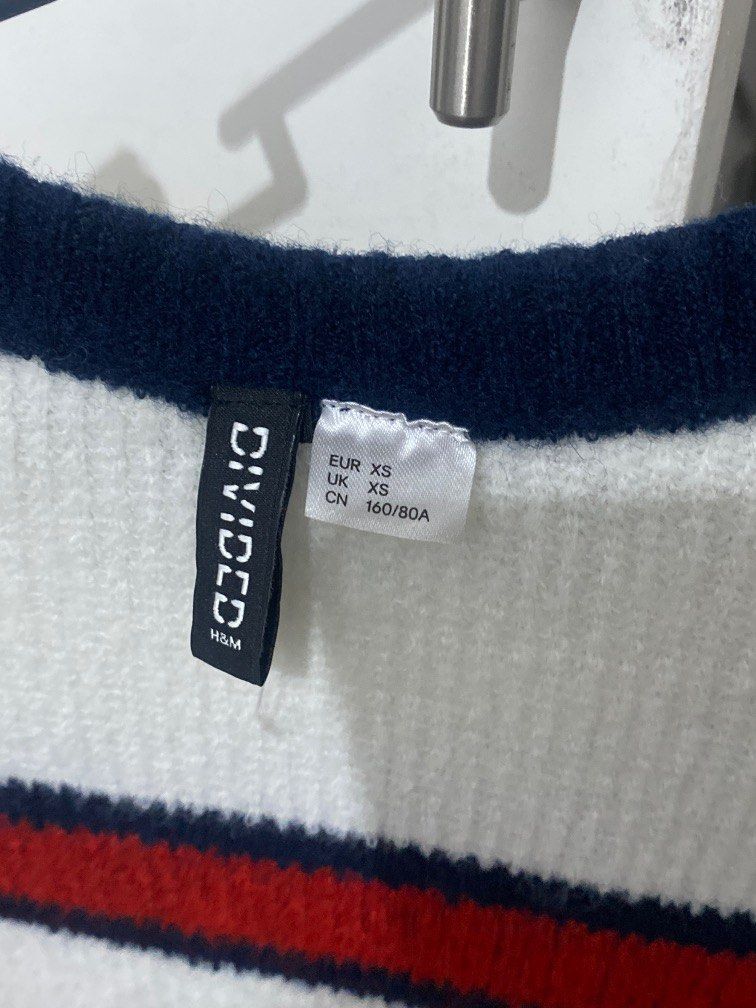 H&M Stripes Sweater (Category: Longsleeves) located in Bacoor. Submitted by decluteringaj (Listing ID 1212991976, Image 2). Description: .