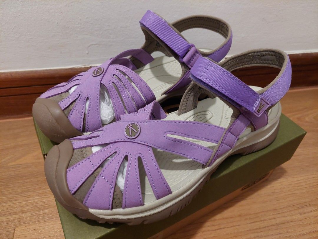 Keen Women Sandals. US 8