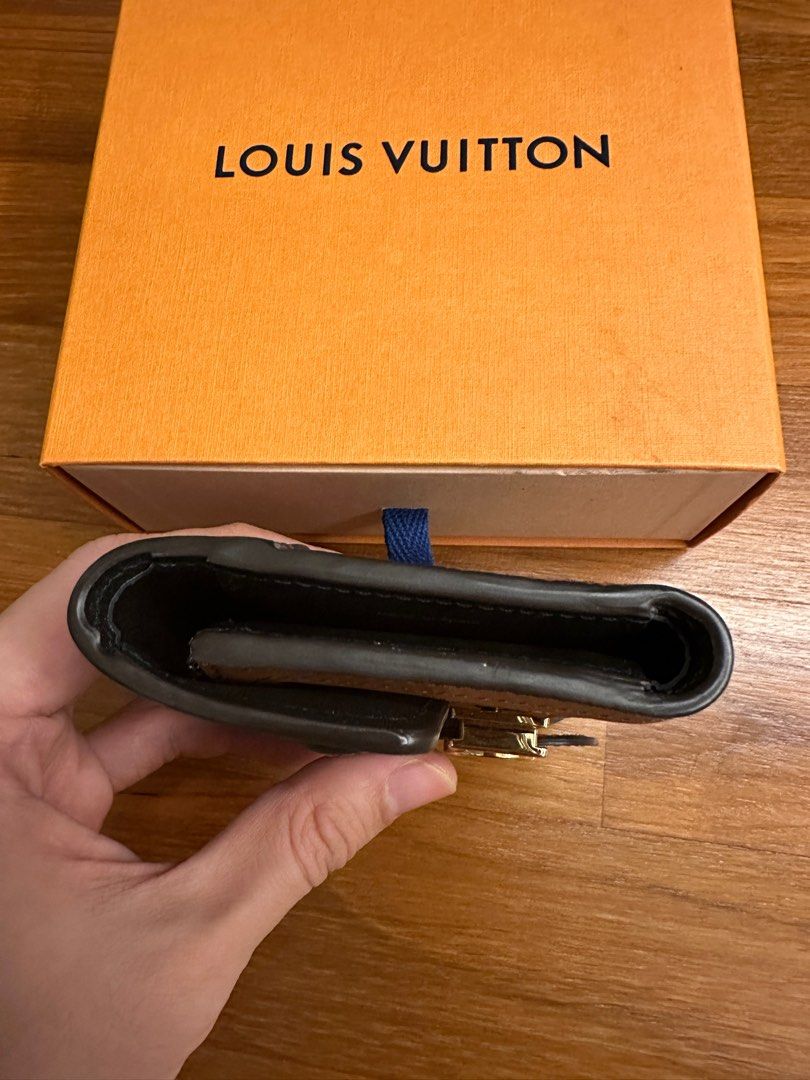 LOUIS VUITTON Dauphine Compact Wallet Card Holder…