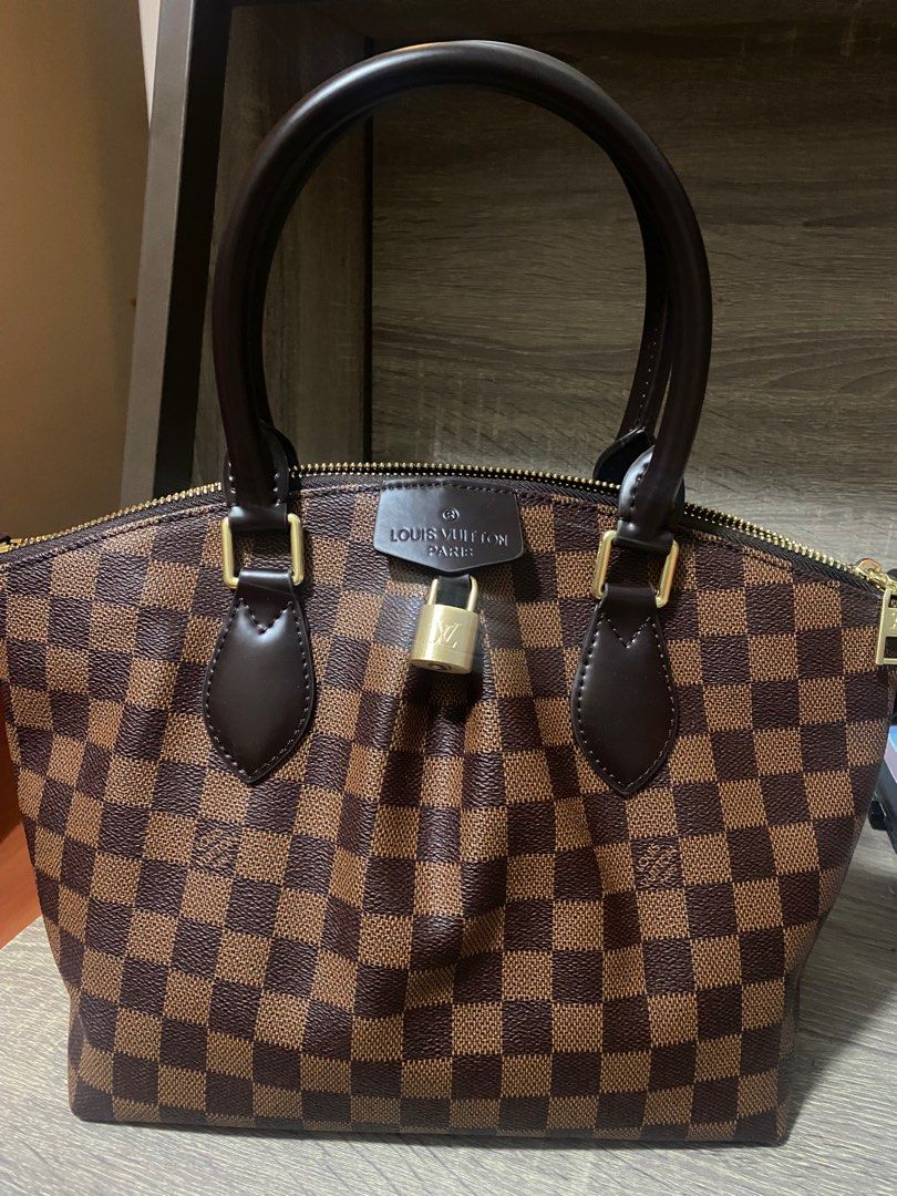 Lv hotsell padlock bag
