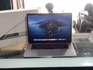 MacBook Pro 15 2017 Core i7 16GB 256GB TouchBar MPTR2 Fulset Like New WA 0813-3300-0736