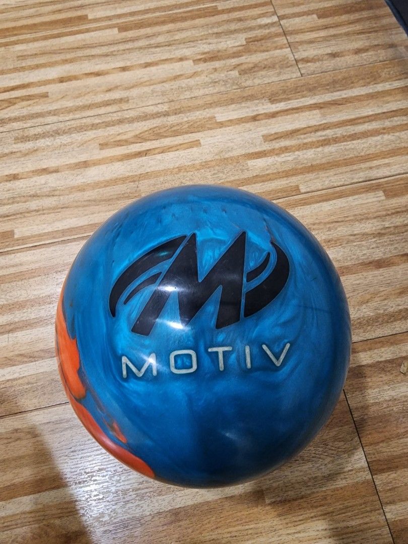 Motiv Jackal flash bowling ball, Sports Equipment, Sports & Games, Billiards & Bowling on Carousell