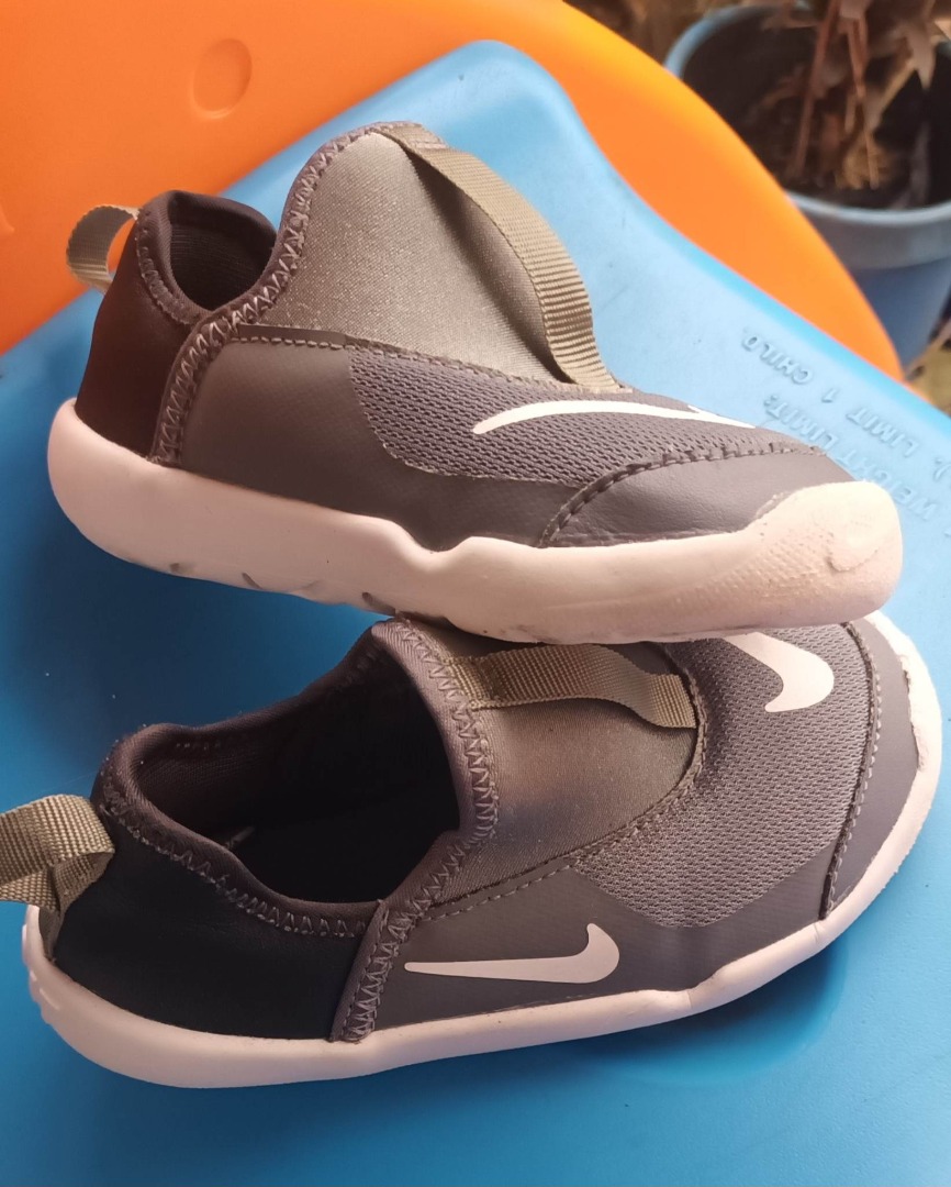 childrens nike beach shoes