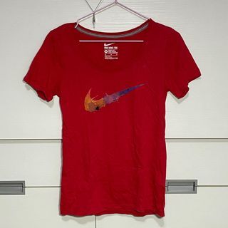 Nike 紅色短t