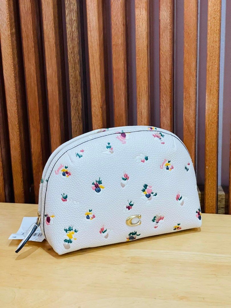 💯ORIGINAL COACH MAKE UP POUCH RETAIL ITEM (Category: Luxury Bags & Wallets) located in Quezon City. Submitted by ashongsstore (Listing ID 1212883277, Image 1). Description: 🐎C0ACH NEW COLLECTION🐎 🇵🇭ONHAND🇵🇭 ‼️Please look at our pictures as that is exactly what you are purchasing‼️ 💯GUARANTEED ORIGINAL AND AUTHENTIC or TRIPLE YOUR MONEY BACK! Not REPLICA, OEM, TOP GRADE QUALITY, AUTHENTIC QUALITY or Any other Terms to DENOTE FAKE! 😎 . . .