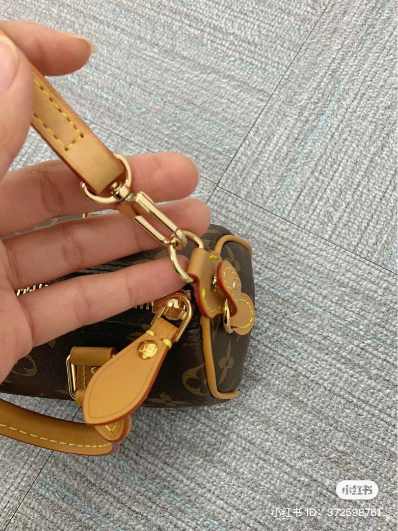 LV anti wear buckle and strap