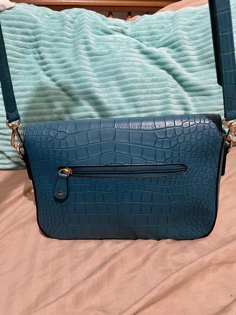 Roberta di Camerino (Category: Luxury Bags & Wallets) located in San Pablo. Submitted by prelovedbymistyblue (Listing ID 1212911170, Image 3). Description: Very nice croc skin shoulder/sling bag. No major flaws except for the minimal dirt on the inner lining. With adjustable strap. Selling low for 1750, further markdon now only 1150. Slightly negotiable. .